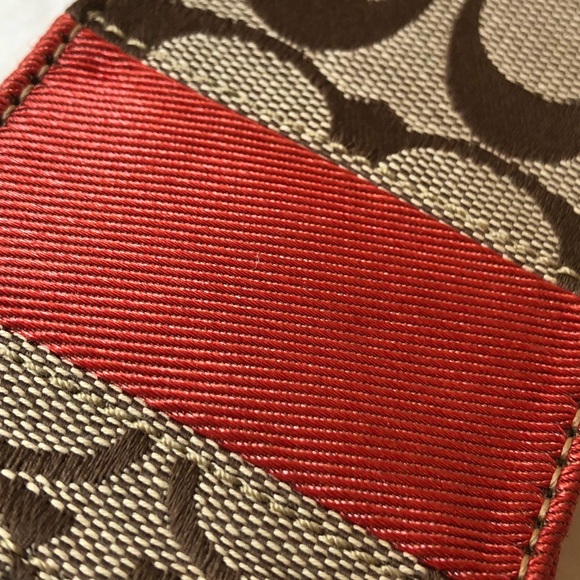 3 for $20❣️ Authentic Coach IPod Wristlet - Picture 6 of 7